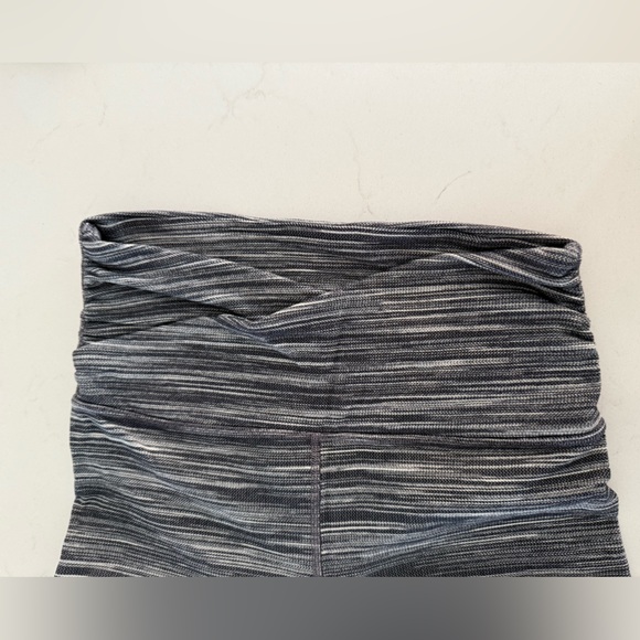 Lululemon align slight cropped leggings sz 6 heathered stripe *black gray white* - Picture 7 of 9